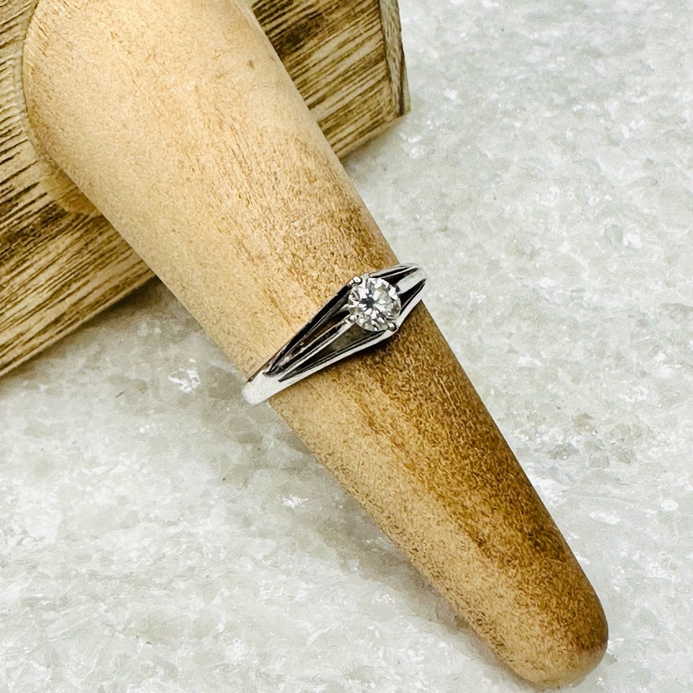 EUC Christian Dior PT900 Platinum .50 ct Diamond Ring - Picture 8 of 17